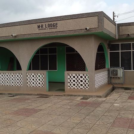 M-R Lodge Mankesim Exterior photo